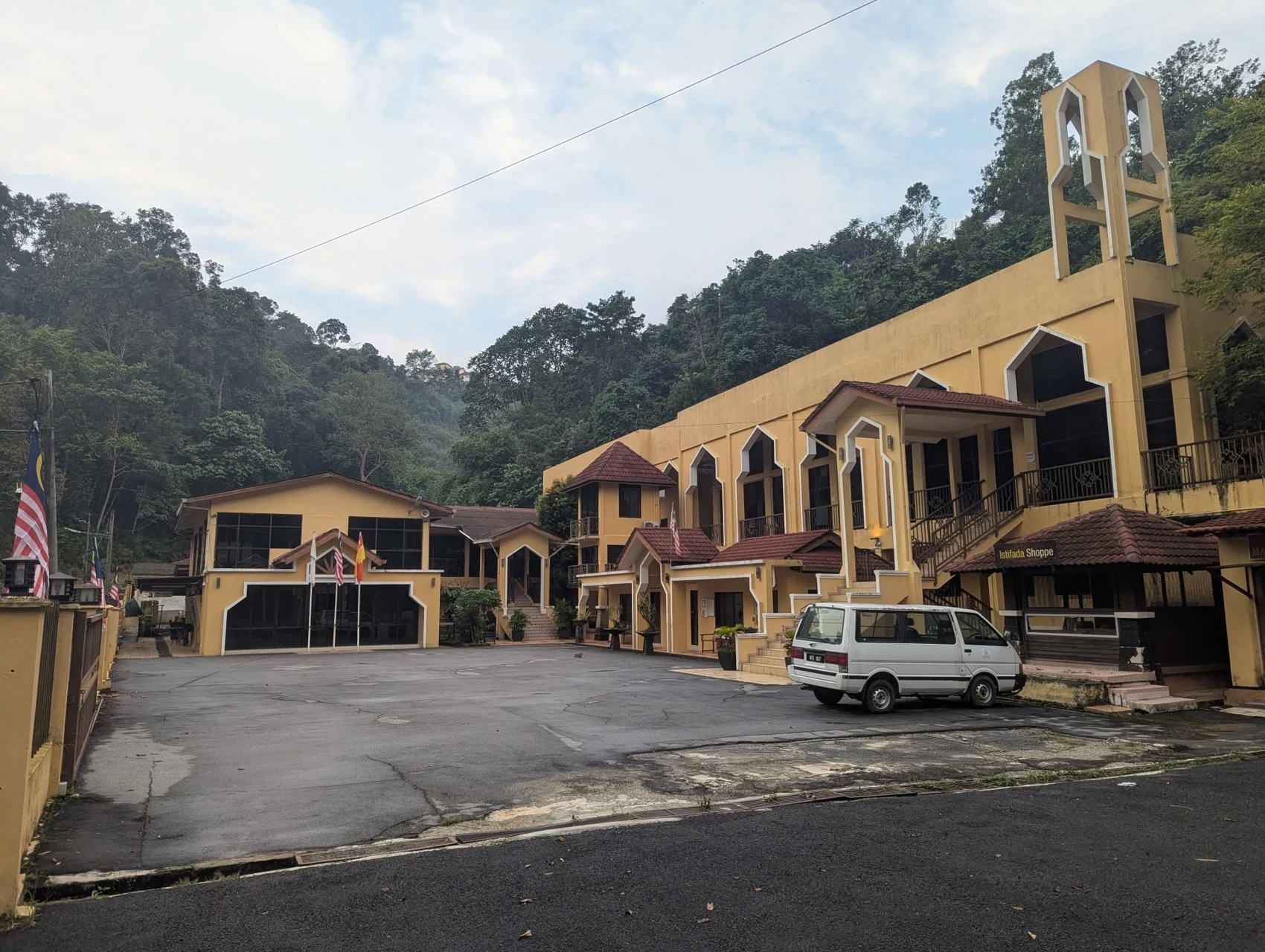 Persekitaran Maahad Tahfiz Al-Munawwarah